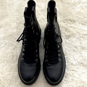 new lady's winter boots 9,5